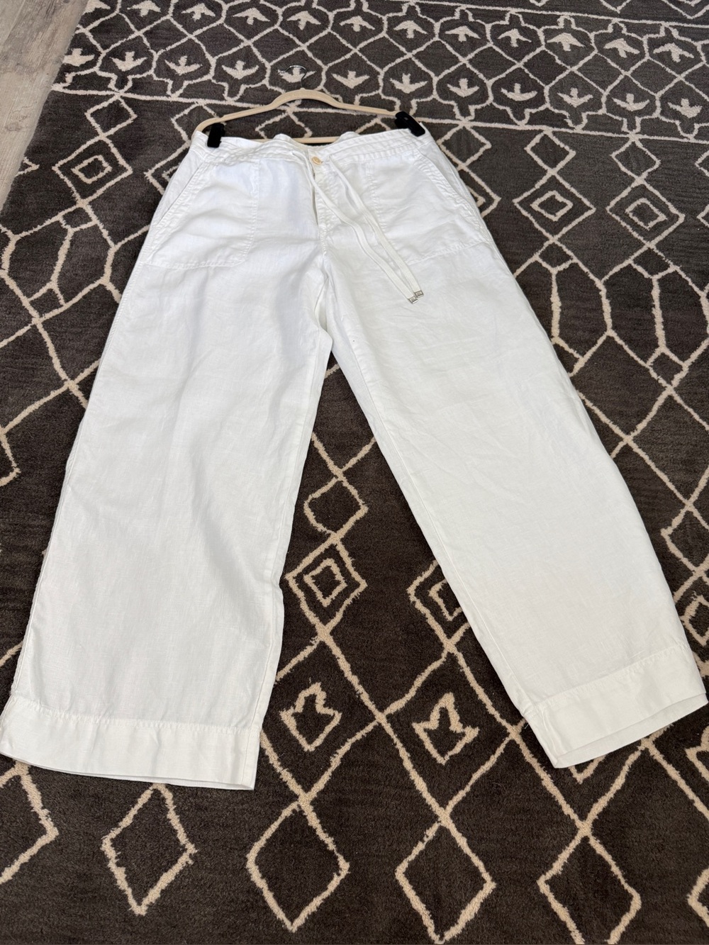 Ralph Lauren women’s wide leg linen drawstring pants in white.Size 14. GUC